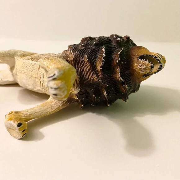 Vintage  1987 Lion Animal Figure 7 Inch Long Rubber Toy - Picture 4 of 11